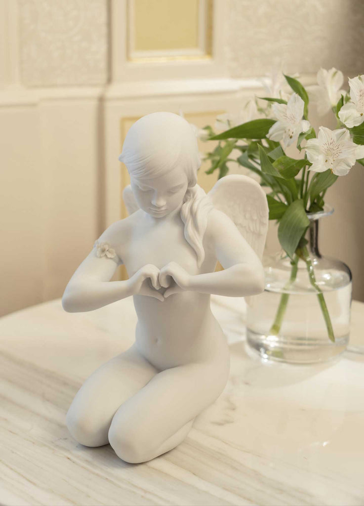 Lladro Heavenly Heart Angel Figurine 01009444