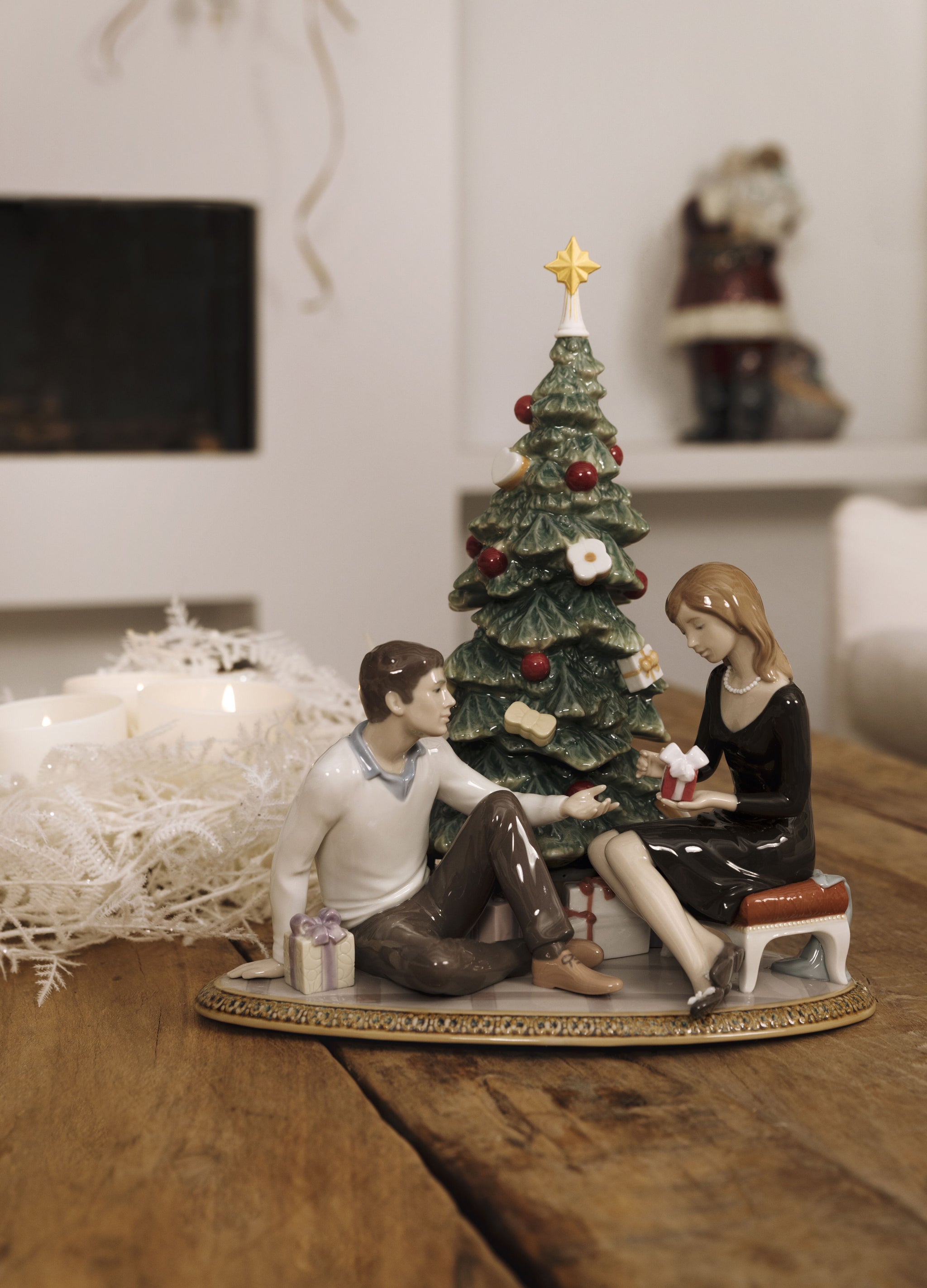 Lladro A Romantic Christmas Figurine 01008665 – Biggs Ltd