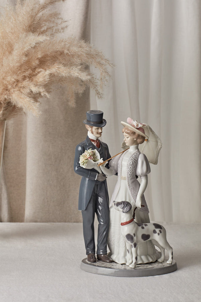 Lladro A Romantic Stroll Figurine 01009551