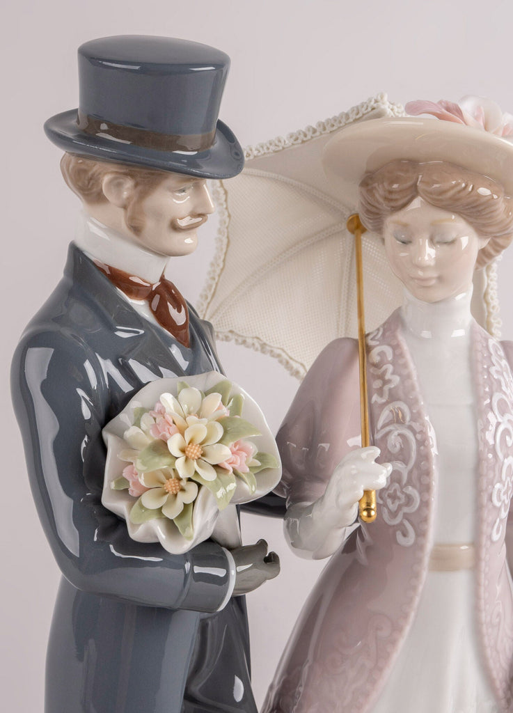 Lladro A Romantic Stroll Figurine 01009551