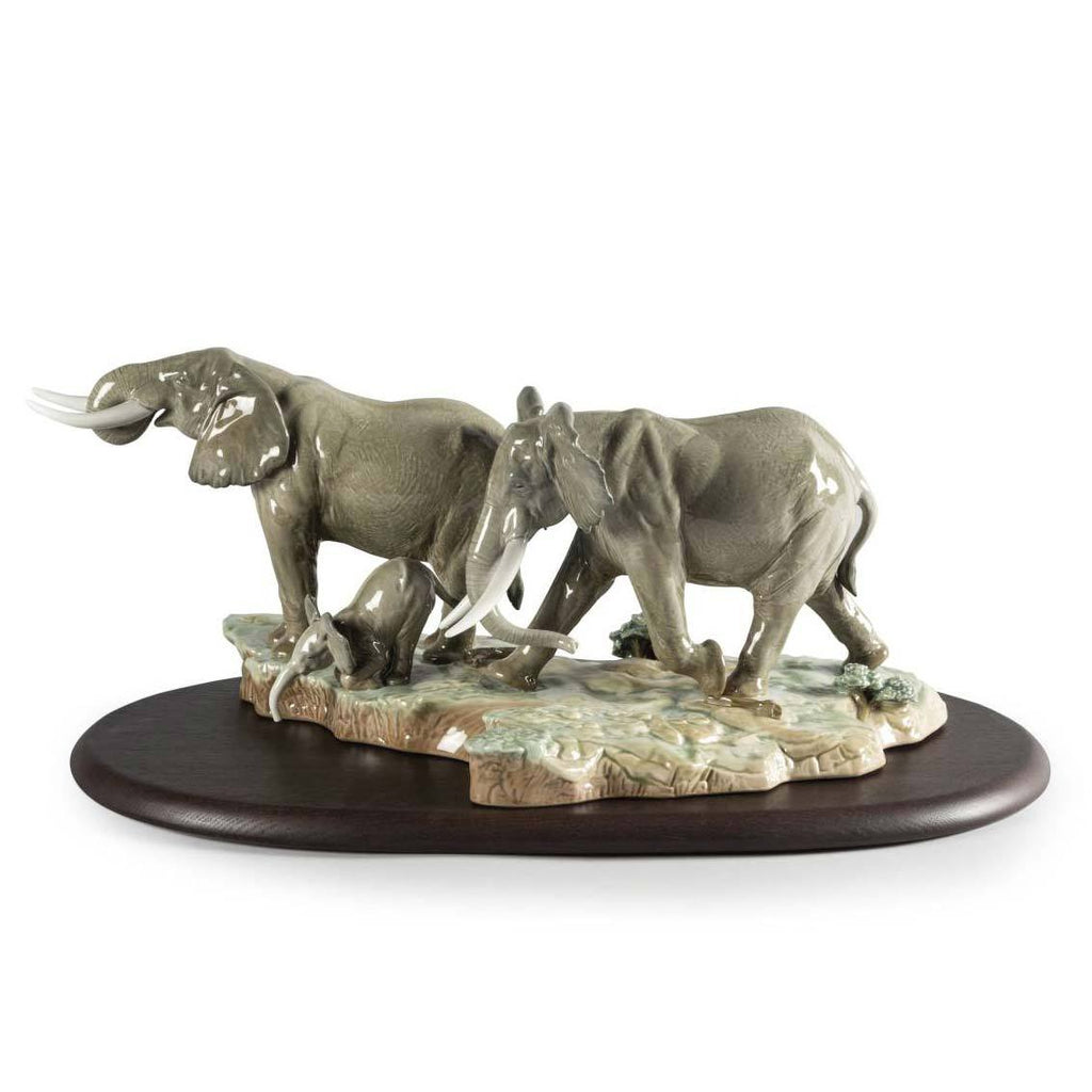 Lladro A Stop Along The Way Elephants Sculpture 01009387