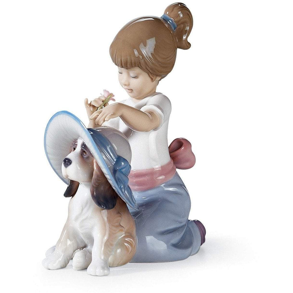 Lladro An Elegant Touch Figurine 01006862