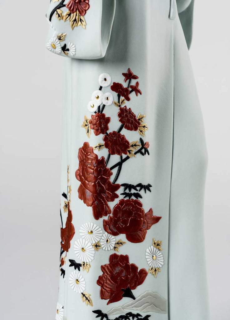 Lladro Beauty With Dragon Tattoo Figurine 01009411