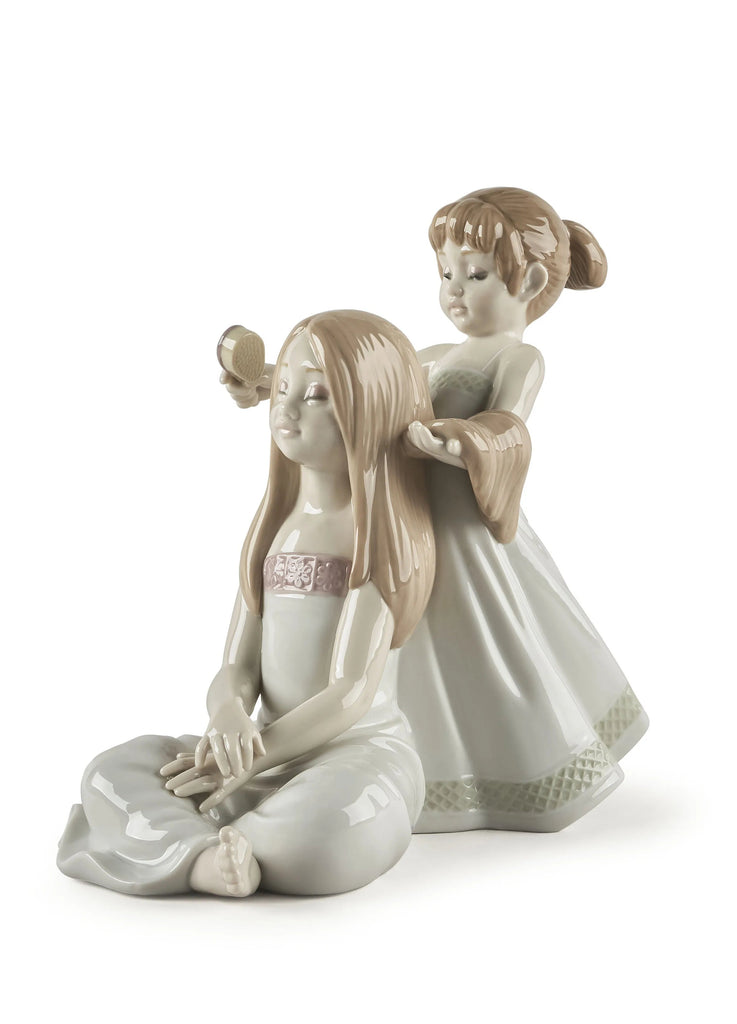 Lladro Combing Your Hair Sculpture  01009587