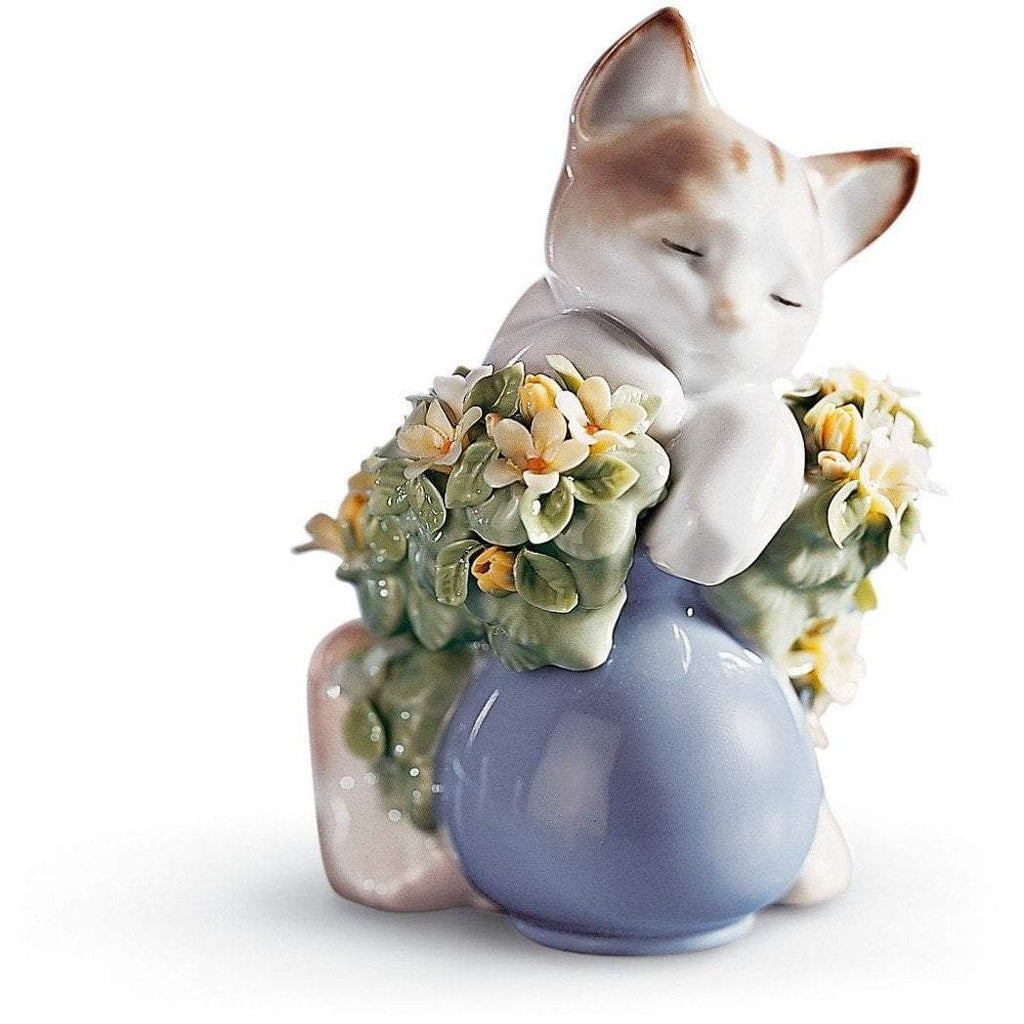 Lladro Dreamy Kitten Figurine 01006567