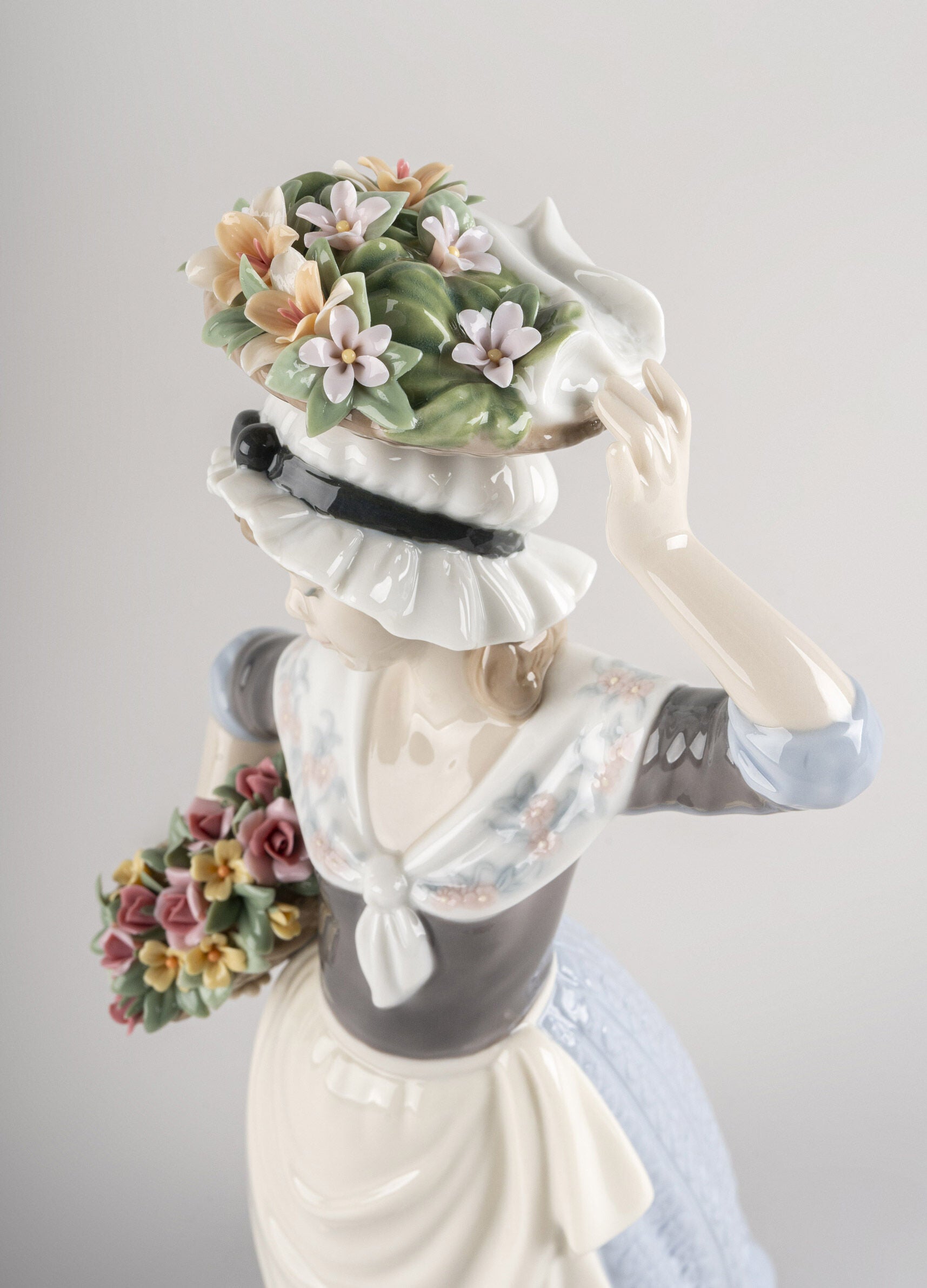 Lladro Flower Picking Woman Figurine 01009545 – Biggs Ltd Lladro Flower Picking Woman Figurine 01009545 – Biggs Ltd