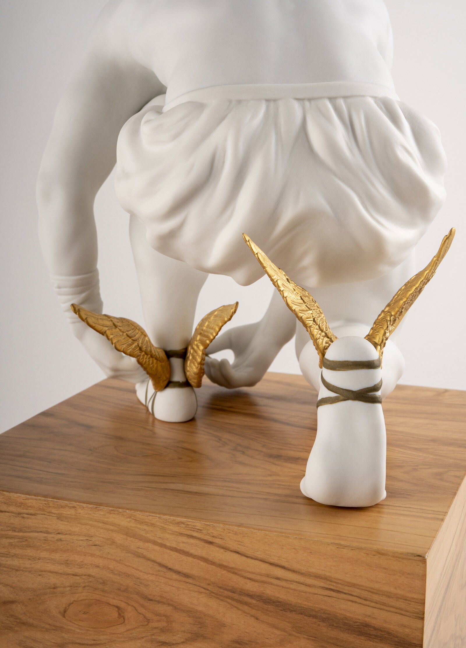 Lladro Hermes Figurine 01009546 – Biggs Ltd Lladro Hermes Figurine 01009546 – Biggs Ltd