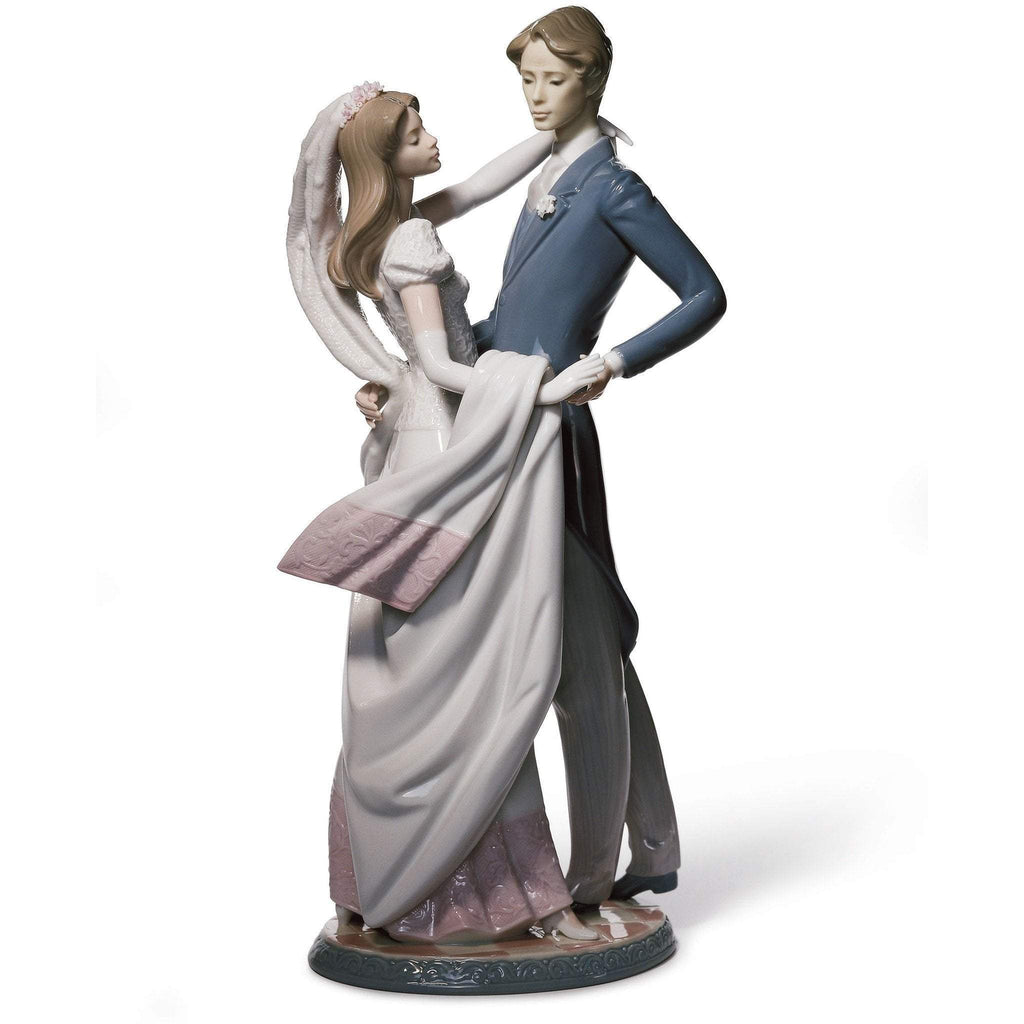 Lladro I Love You Truly Figurine 01001528