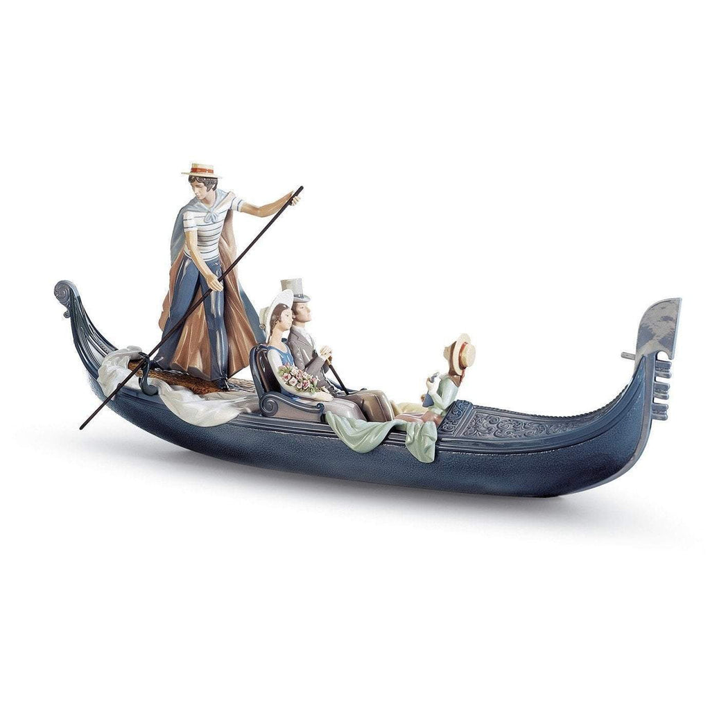 Lladro In The Gondola Figurine 01001350