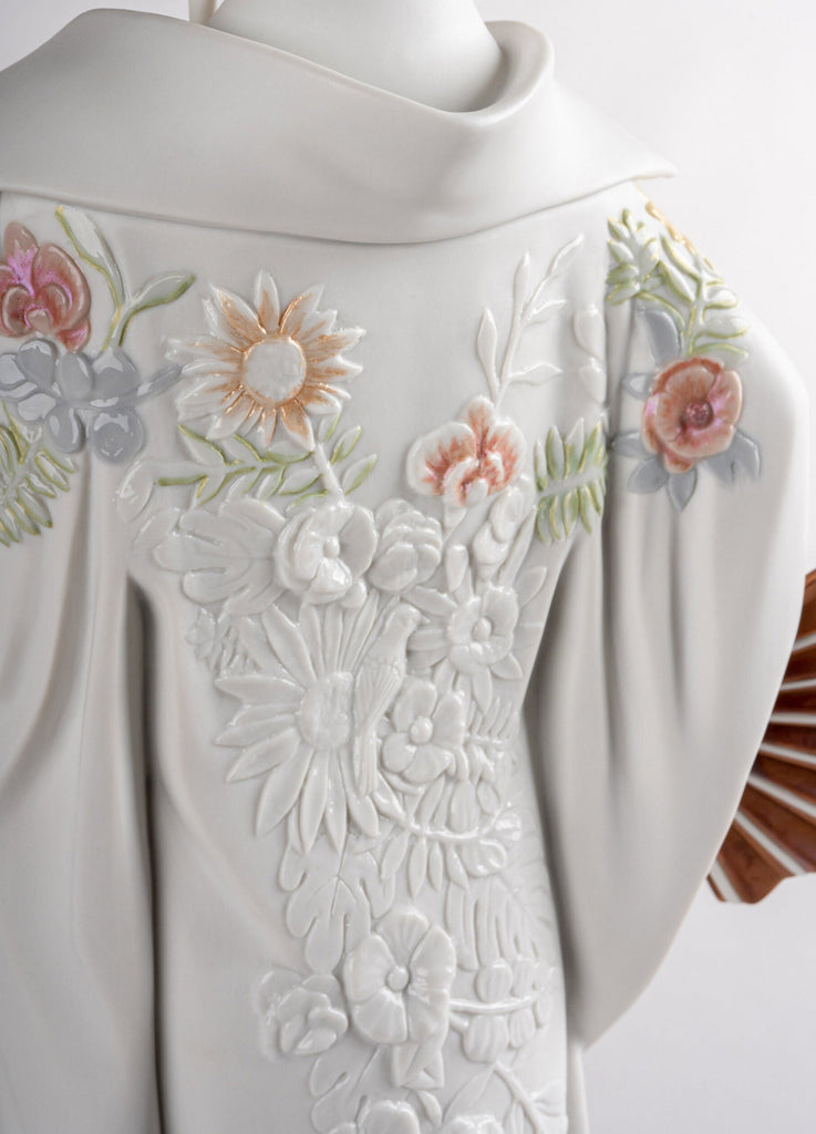 Lladro Japanese Dancer Figurine 01009555