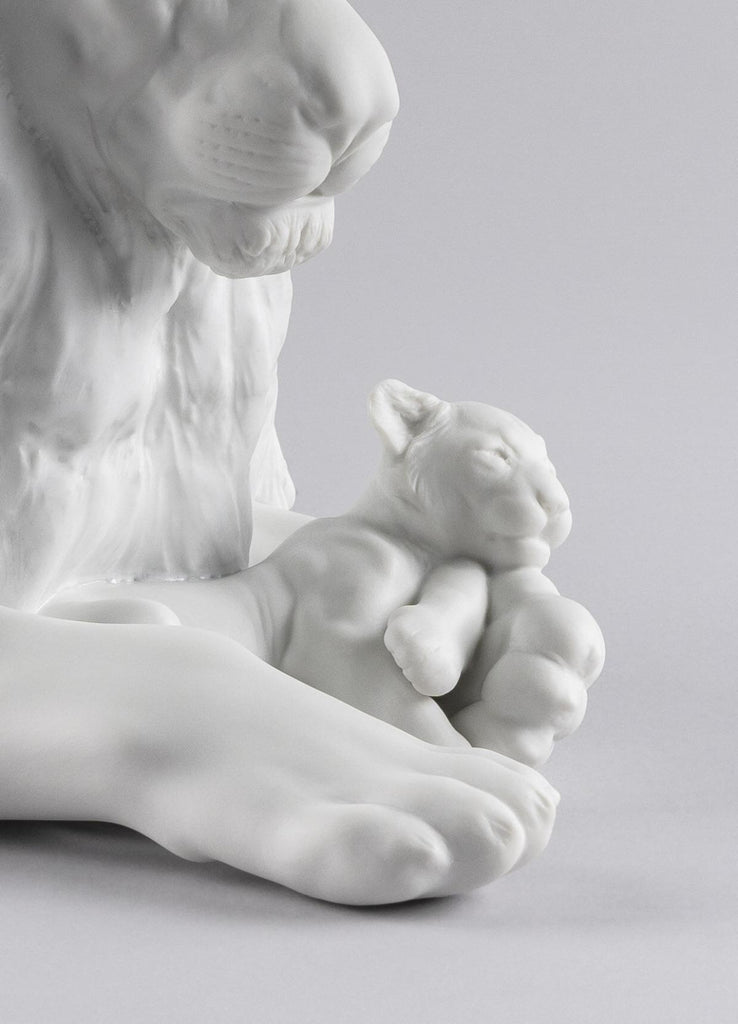 Lladro Lion With Cub Figurine 01009454