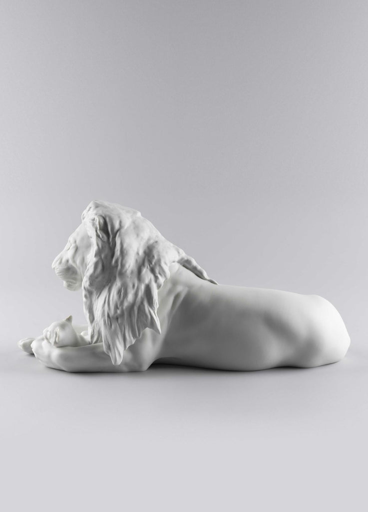 Lladro Lion With Cub Figurine 01009454