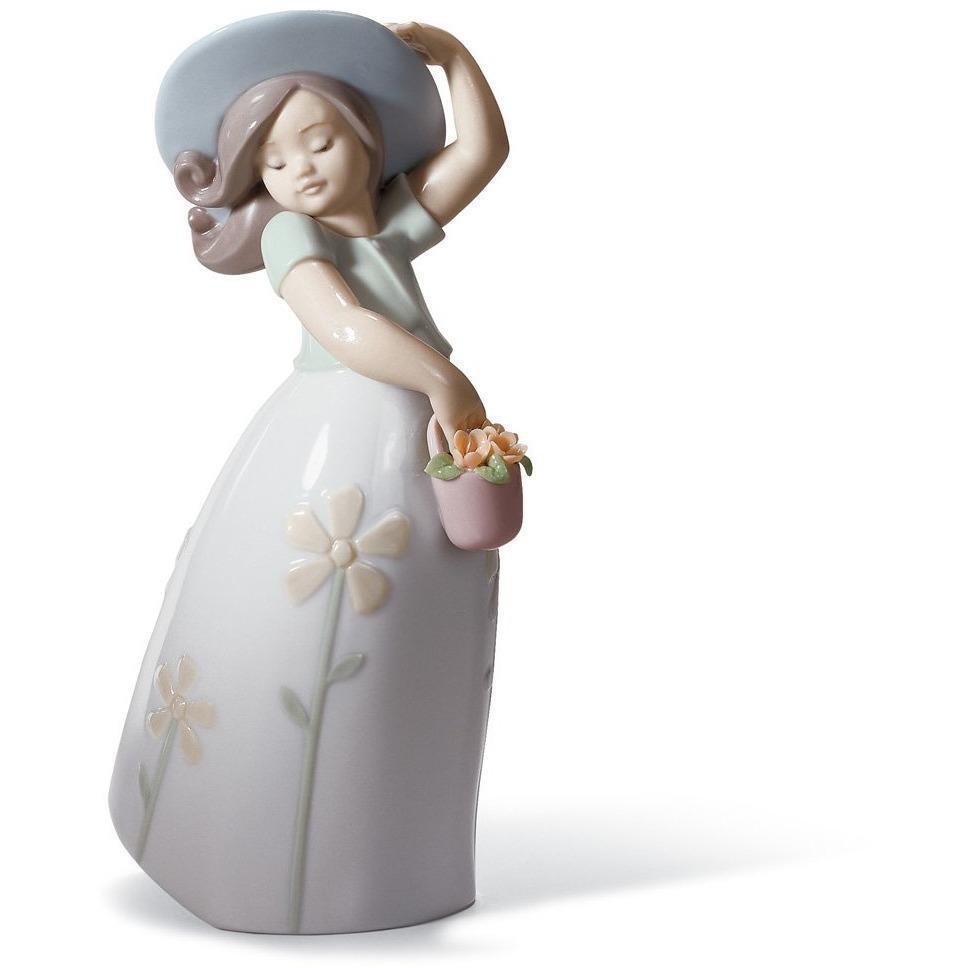Lladro Little Daisy Figurine 01008041