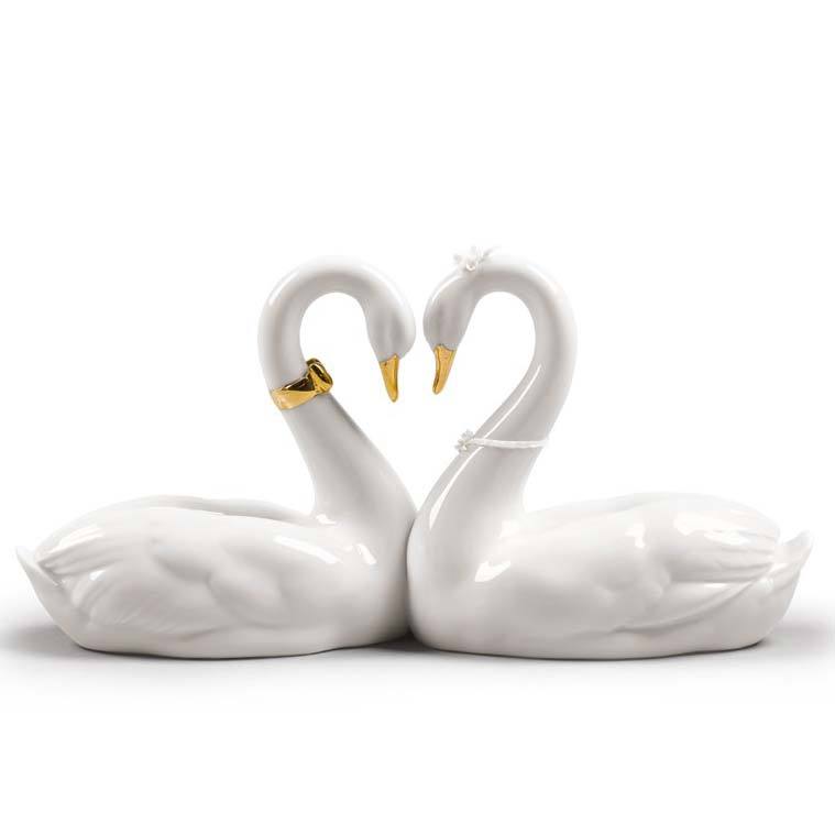 Lladro Endless Love Golden Re-Deco Figurine 01009304 – Biggs Ltd