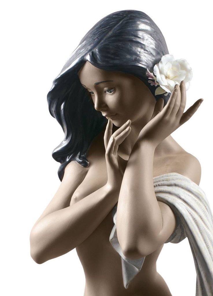 Lladro Subtle Moonlight Woman Figurine Limited Edition 01012554