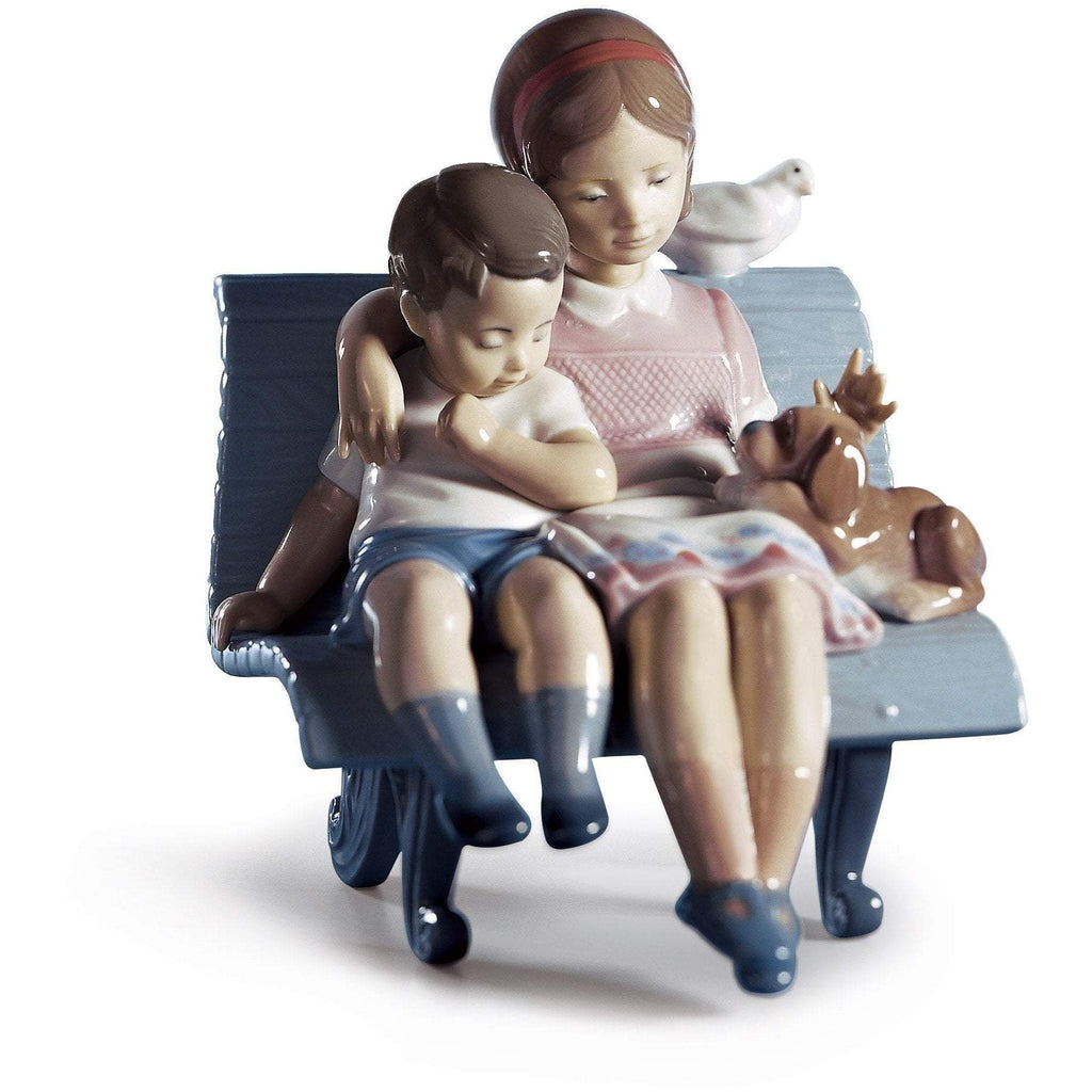 Lladro Surrounded By Love Figurine 01006446
