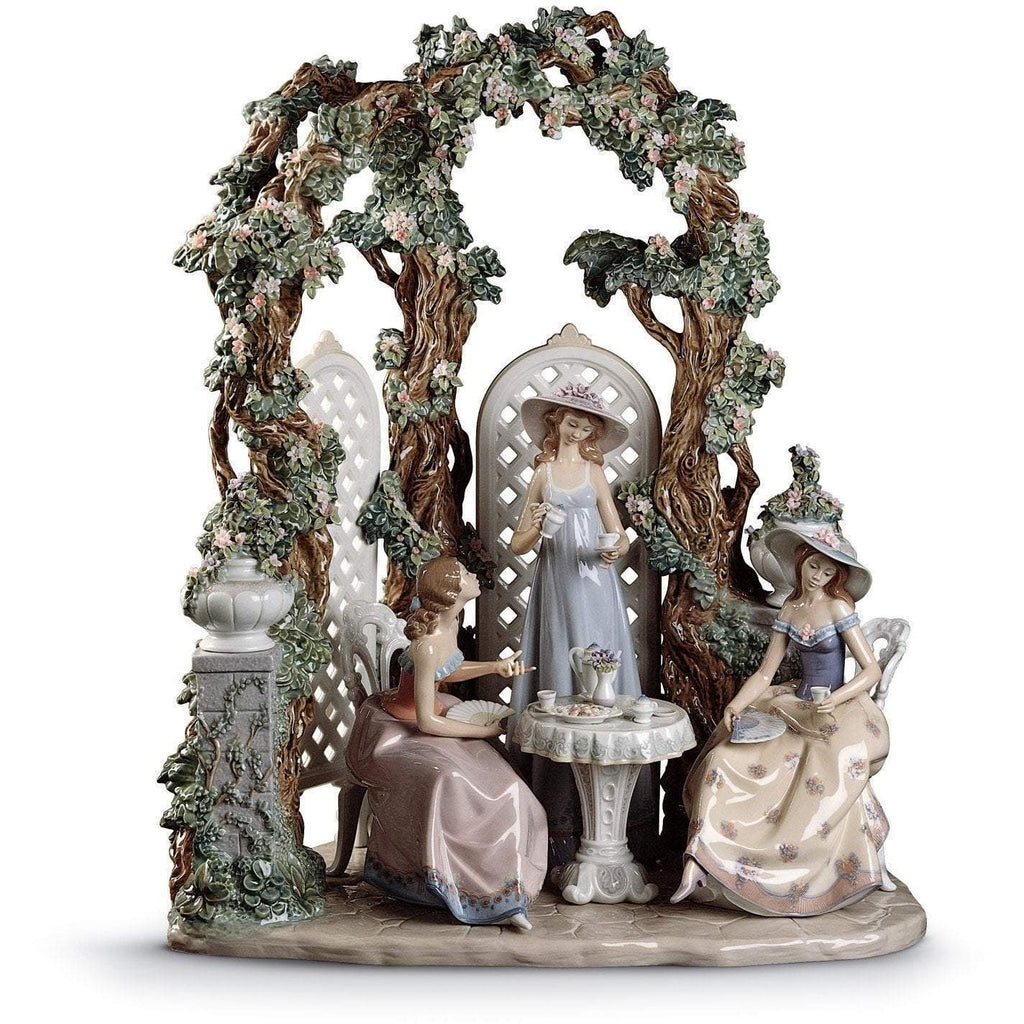 Lladro Tea In The Garden Figurine 01001759