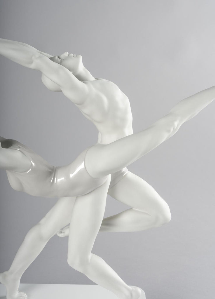Lladro The Art Of Movement Figurine 01009438