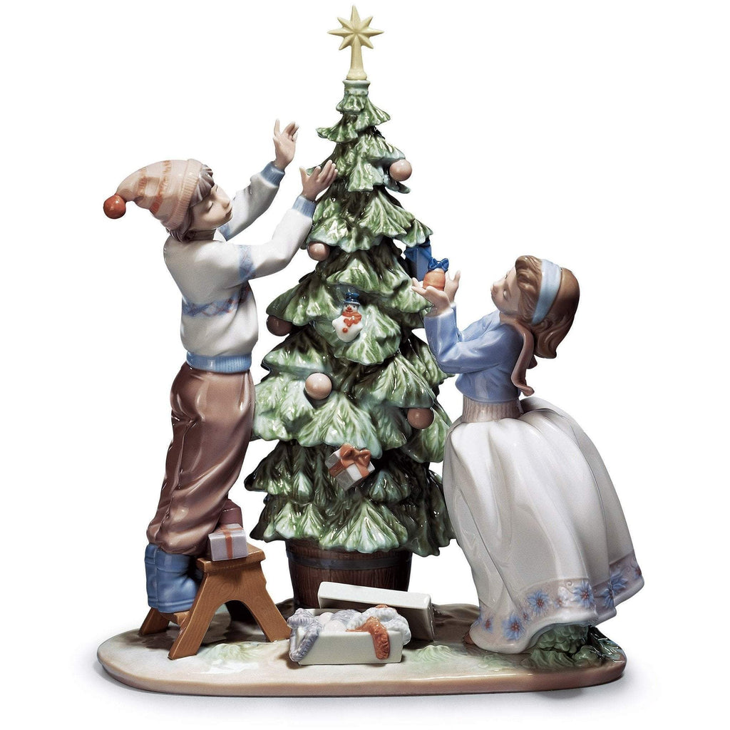 Lladro Trimming The Tree Figurine 01005897