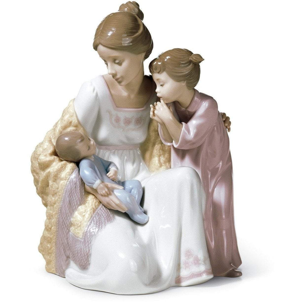 Lladro Welcome To The Family Figurine 01006939